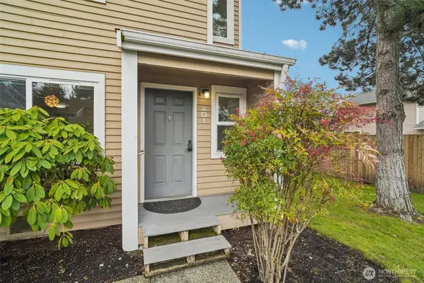 23912 12th Place S #201, Des Moines, WA 98198