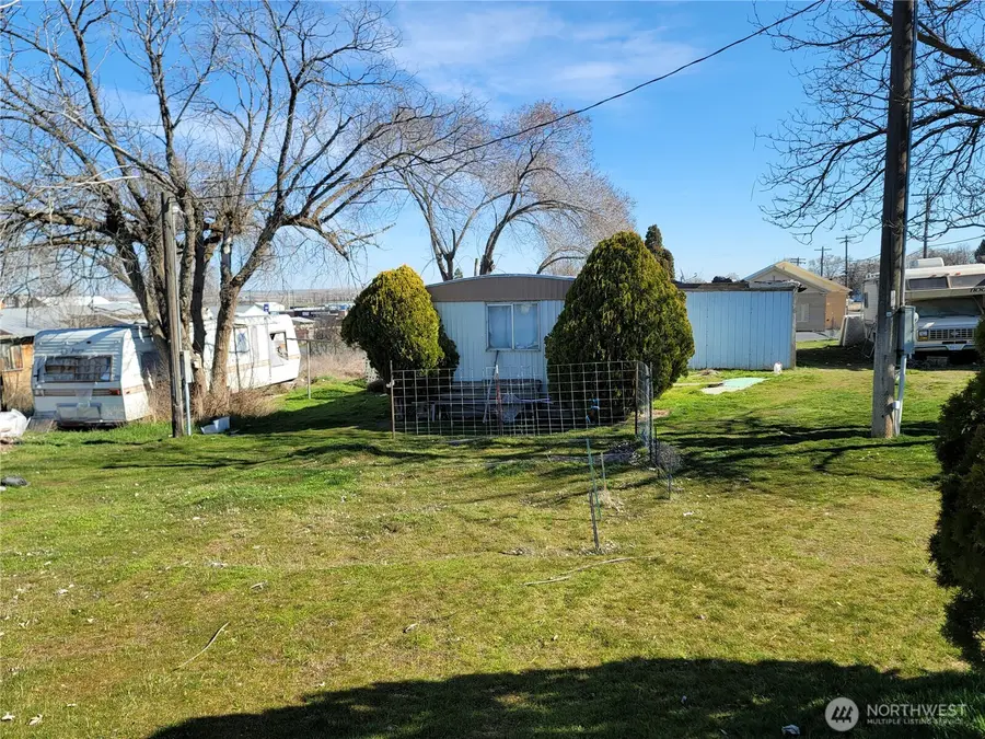 217 S Oak Avenue, Warden, WA 98857 - #3