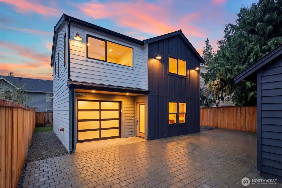 12562 17th Avenue Ne #B, Seattle, WA 98125 - #1