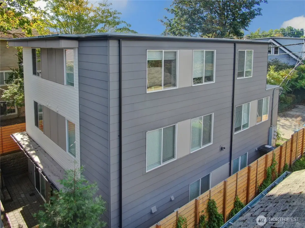 4709 8th Avenue Ne, Seattle, WA 98105 - #1