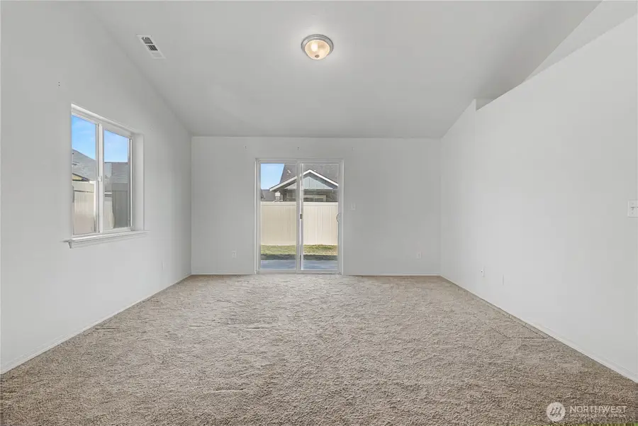 1118 W Sequoia Road, Moses Lake, WA 98837 - #3