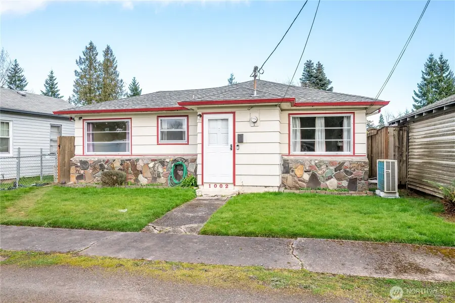 1002 N 10th Avenue, Kelso, WA 98626 - #2