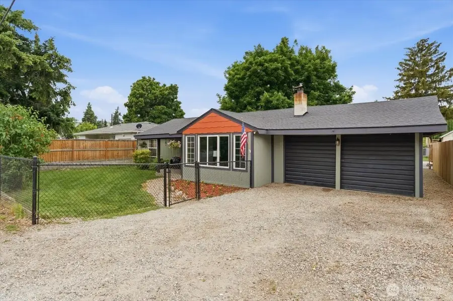348 N Kentucky Avenue, East Wenatchee, WA 98802 - #2