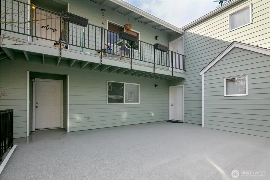 9741 Woodlawn Avenue N, Seattle, WA 98103 - #3