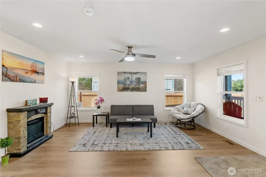 175 Wishkah Street Sw, Ocean Shores, WA 98569 - #3