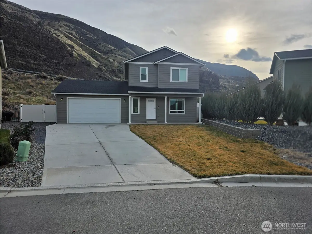 271 George Loop, Rock Island, WA 98850 - #1