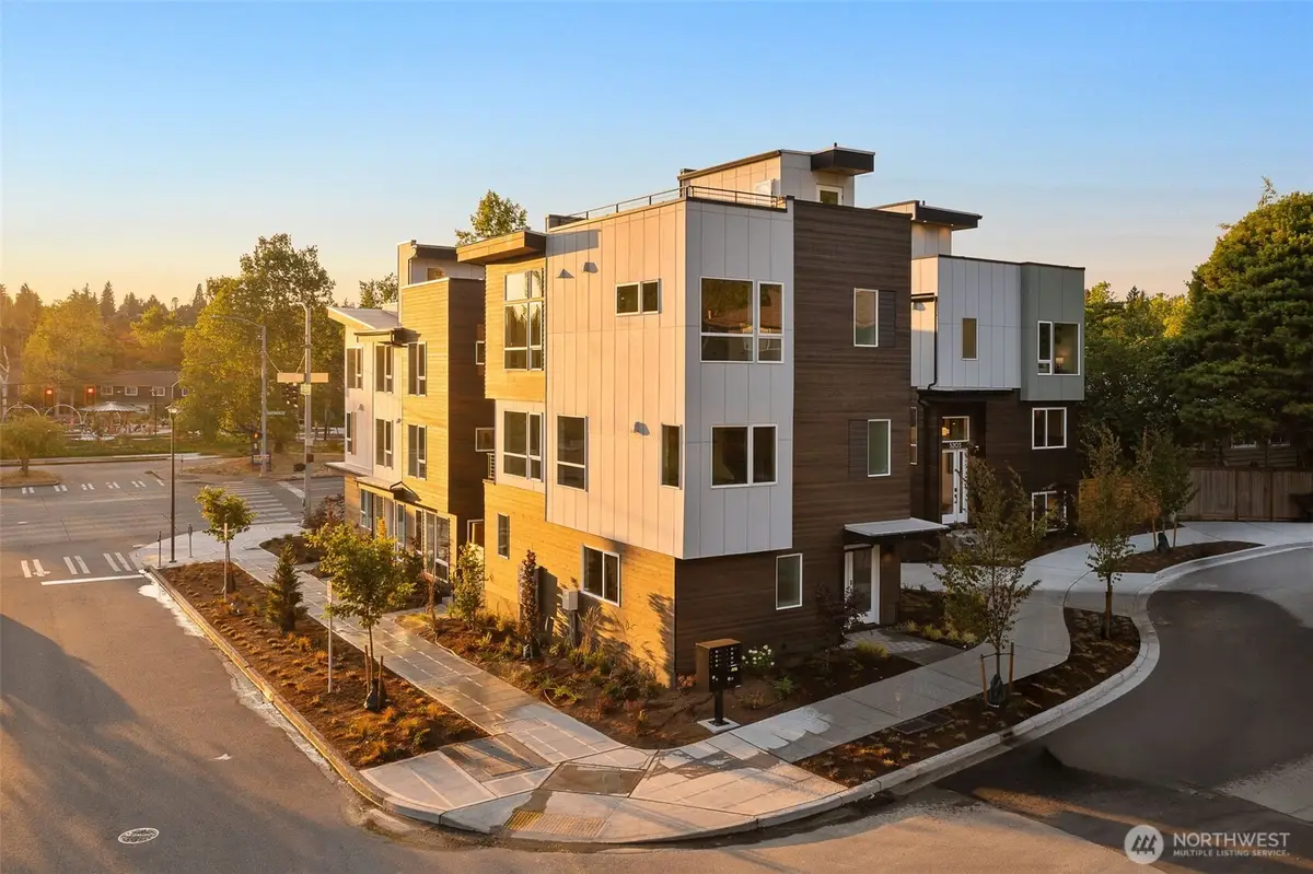 5204 Sand Point Way Ne, Seattle, WA 98105 - #1