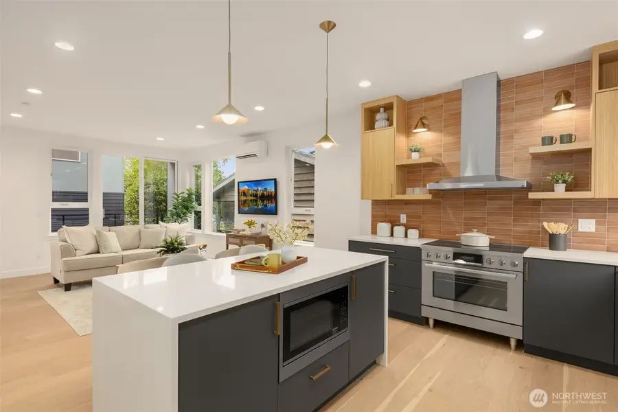 5204 Sand Point Way Ne, Seattle, WA 98105 - #2