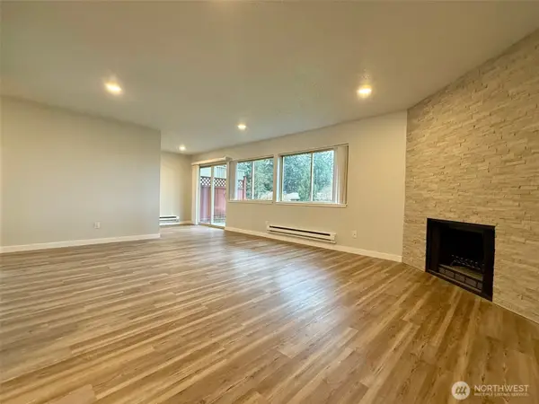 9623 S 248th #B11, Kent, WA 98030