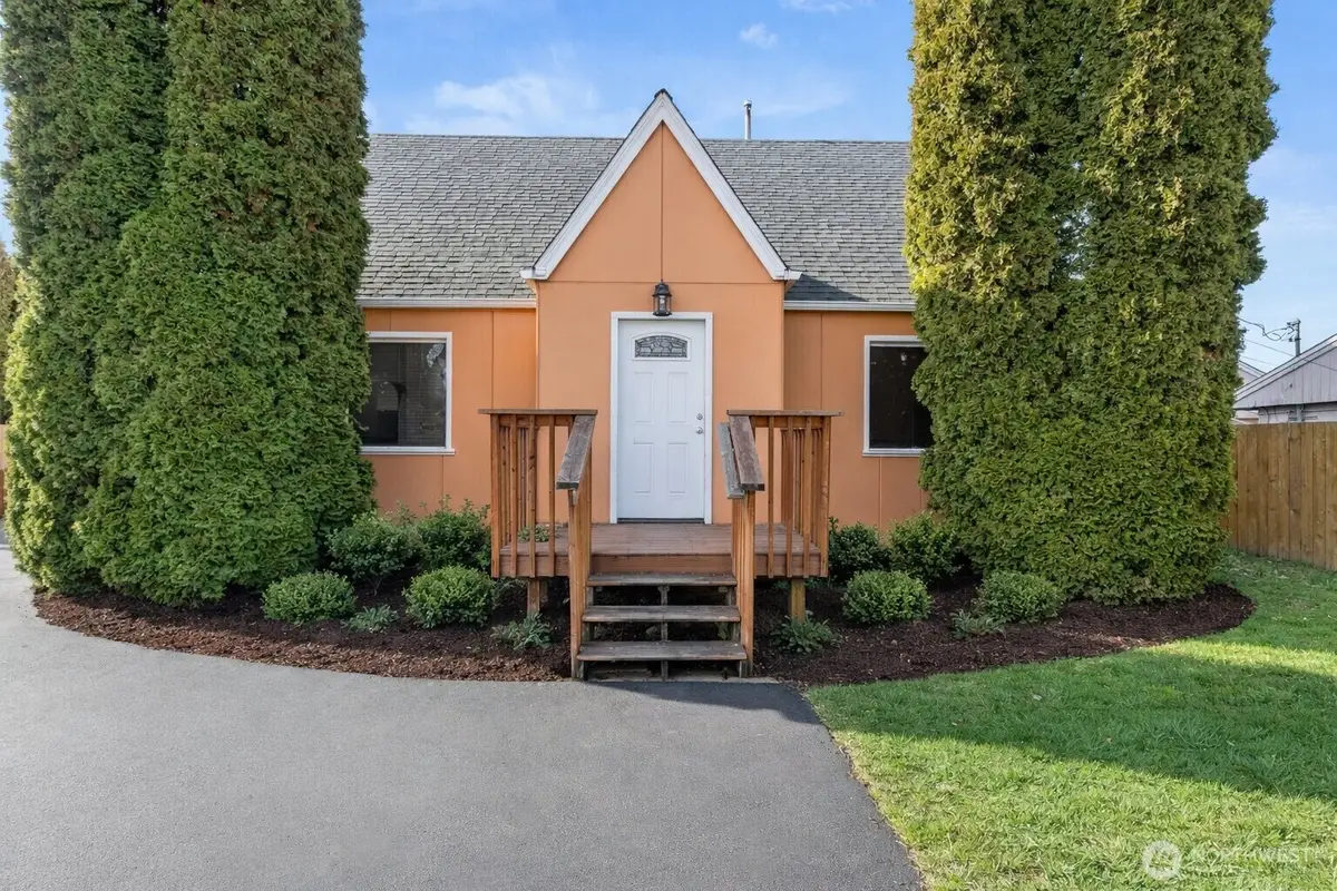 749 4th Avenue N, Kent, WA 98032 - #1