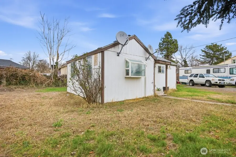 17 E 13th Ave, Kennewick, WA 99336 - #3