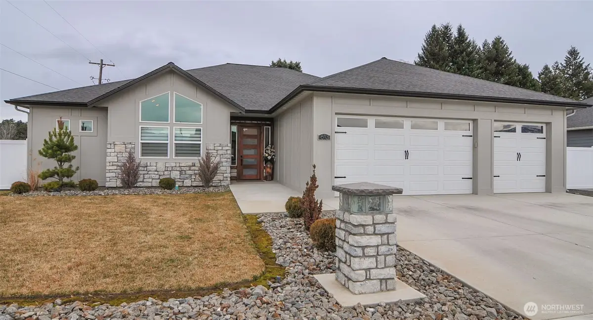 613 S Perry Avenue, East Wenatchee, WA 98802 - #1
