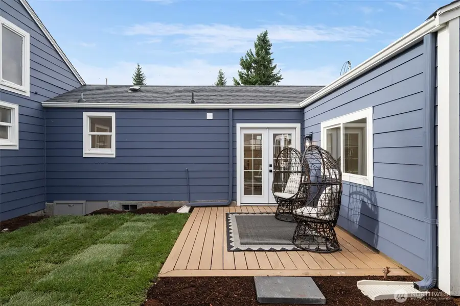 704 N 104th Street, Seattle, WA 98133 - #2