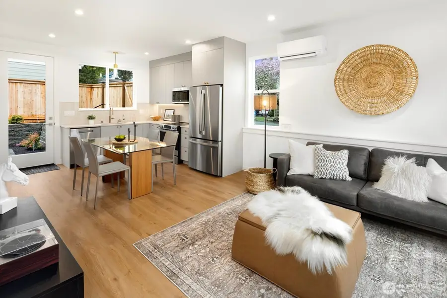 8841 Earl Avenue Nw, Seattle, WA 98117 - #3