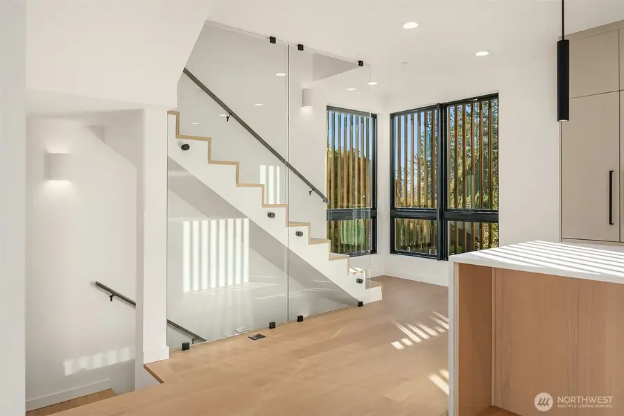 415 99th Avenue Ne, Bellevue, WA 98004 - #3