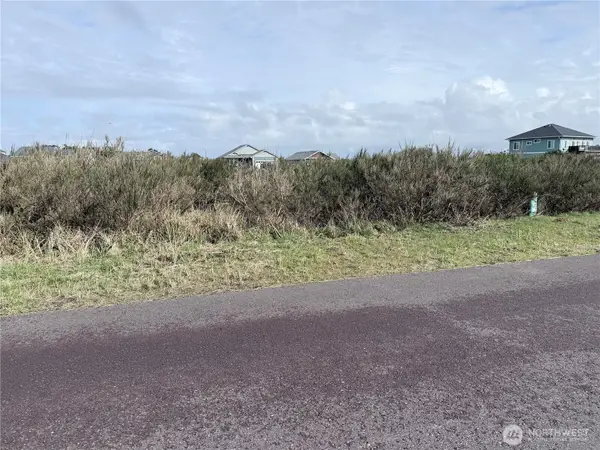 458 W Wind Street #27, Ocean Shores, WA 98569