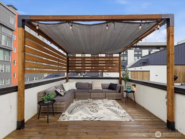 909 Hiawatha Place S #C, Seattle, WA 98144