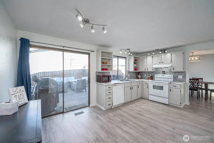 306 Belmont Avenue, Moses Lake, WA 98837 - #3