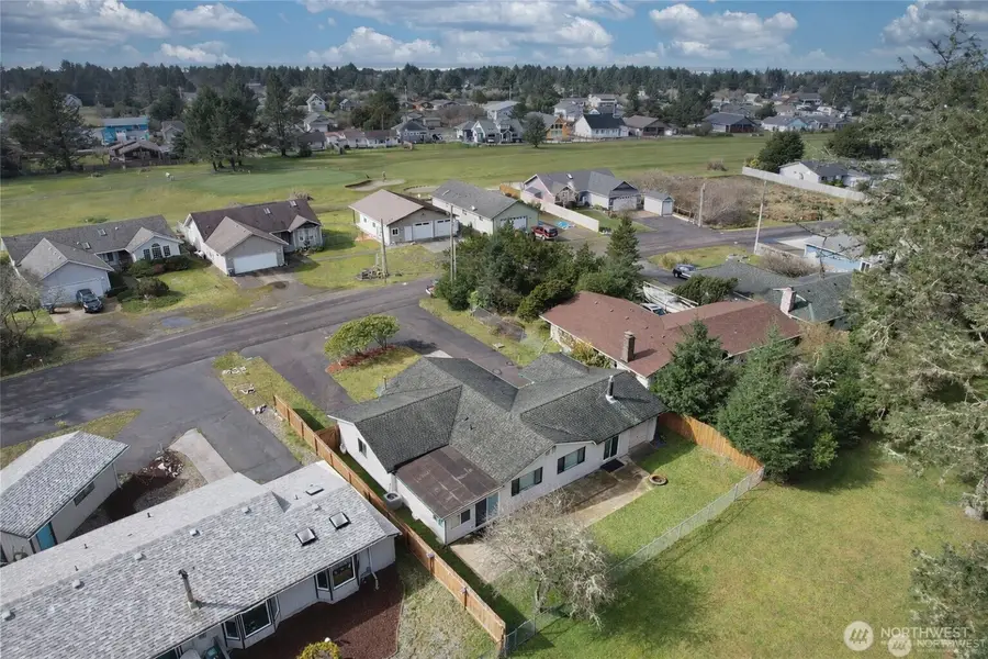 198 Octopus Avenue Ne, Ocean Shores, WA 98569 - #2