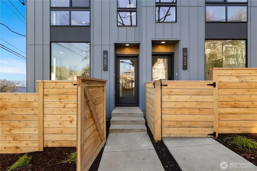 957 N 35th Street, Seattle, WA 98103 - #3