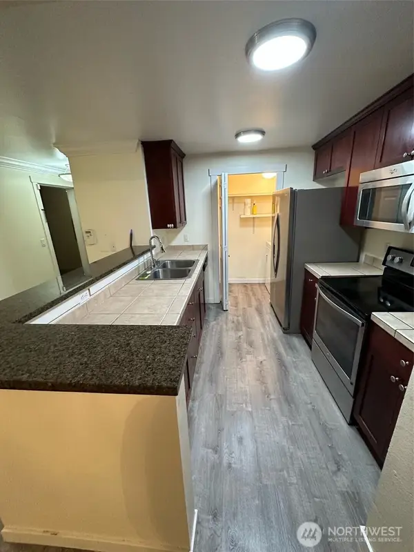 28704 18th Avenue S, Federal Way, WA 98003