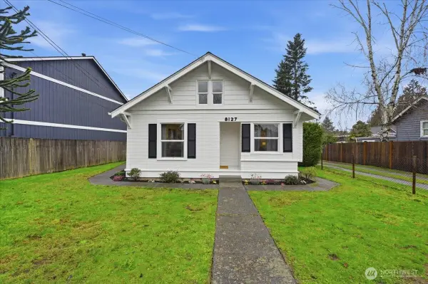 8127 11th Avenue Sw, Seattle, WA 98106