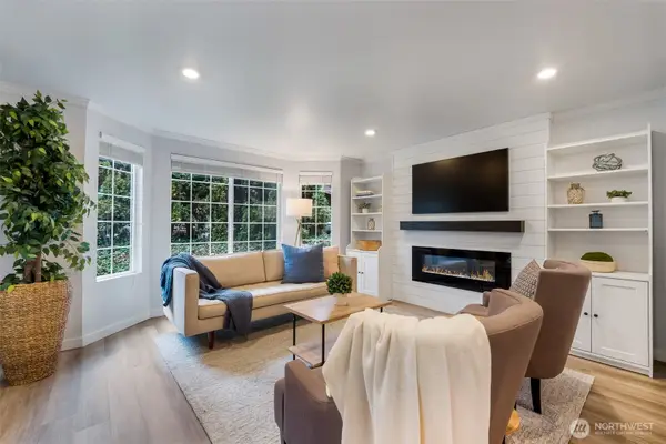 10016 NE 120th Lane #F103, Kirkland, WA 98034