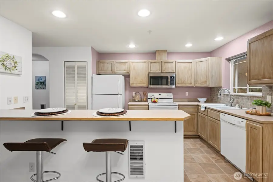 10025 9th Avenue W #D201, Everett, WA 98204 - #3