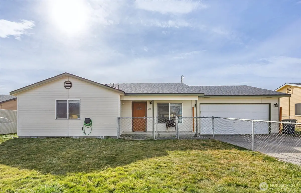 1215 Lowry St, Moses Lake, WA 98837 - #1