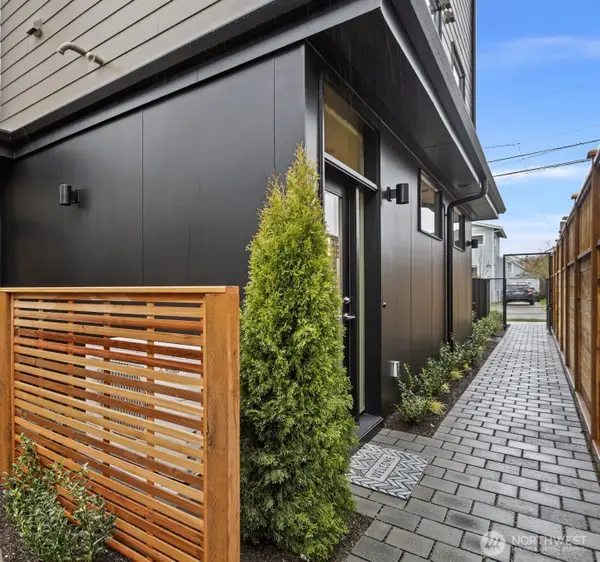 7336 27th Avenue Nw #B, Seattle, WA 98117