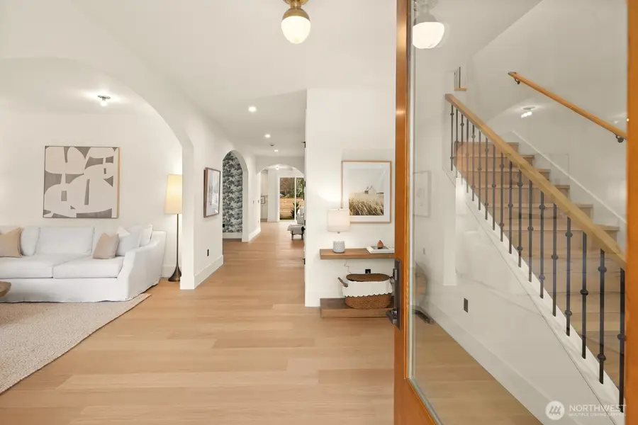 8221 22nd Avenue Ne, Seattle, WA 98115 - #2