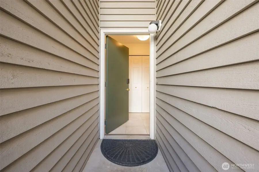 9926 NE 144th Lane #301, Kirkland, WA 98034 - #2