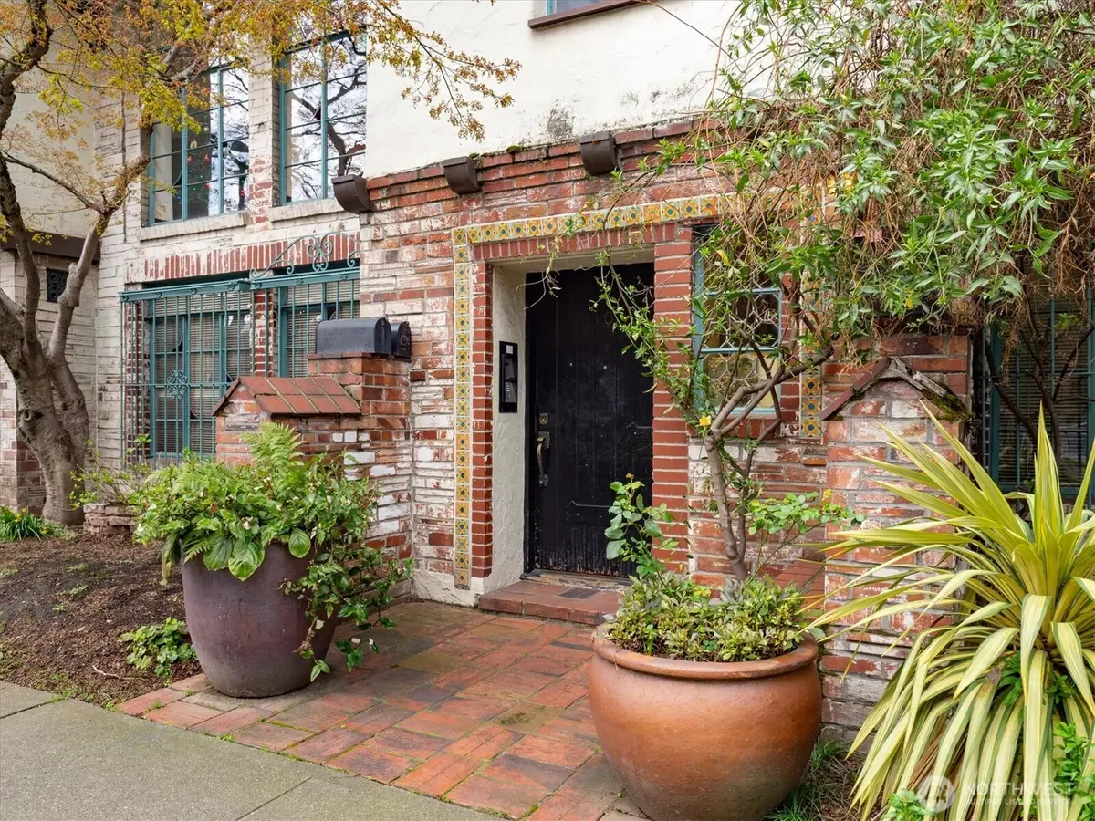 1106 NE 42nd #19, Seattle, WA 98105 - #1