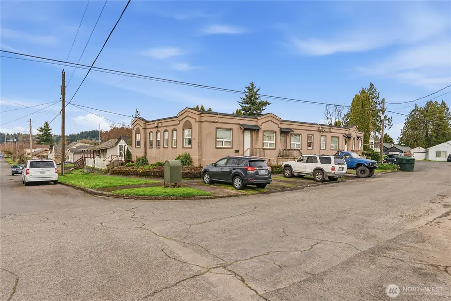 809 Columbia Street, Kelso, WA 98626 - #2