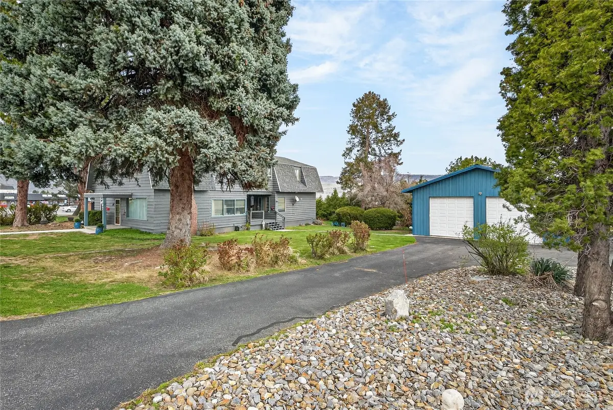 407 N Western Avenue, Wenatchee, WA 98801 - #1