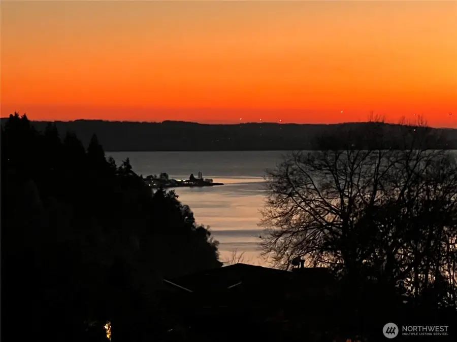 12895 Shorecrest Drive Sw, Seattle, WA 98146 - #2