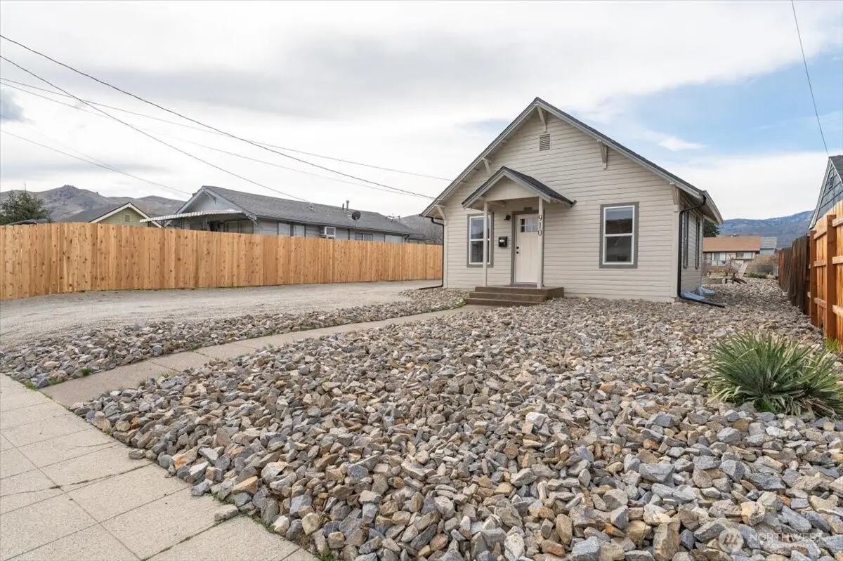910 Walker Avenue, Wenatchee, WA 98801 - #1