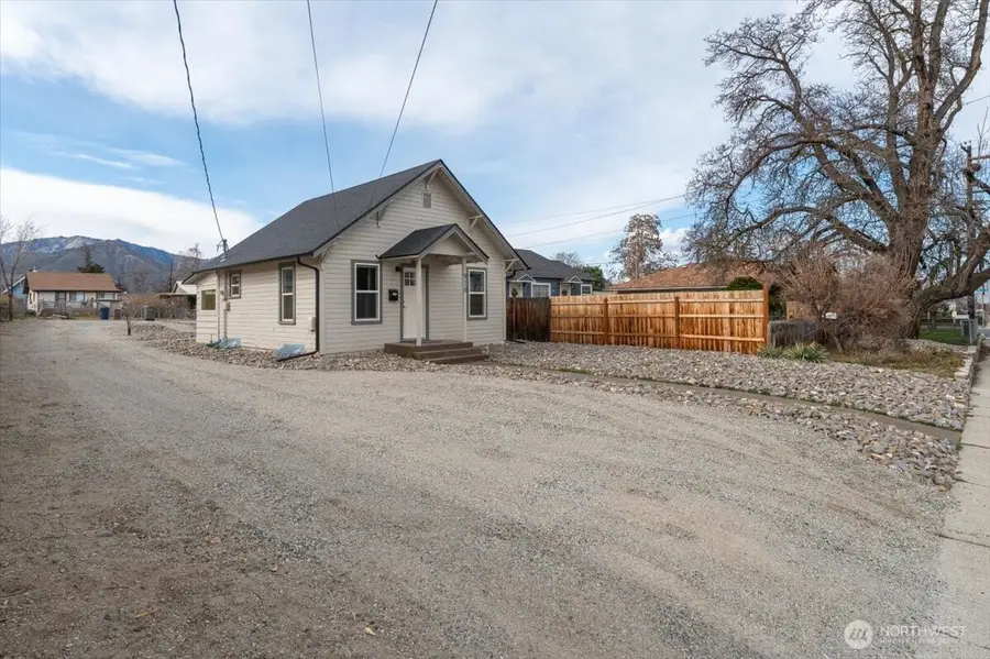 910 Walker Avenue, Wenatchee, WA 98801 - #3