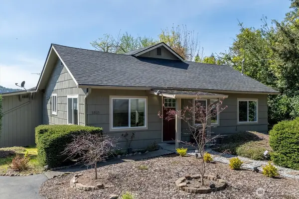 3805 Pacific Way, Longview, WA 98632