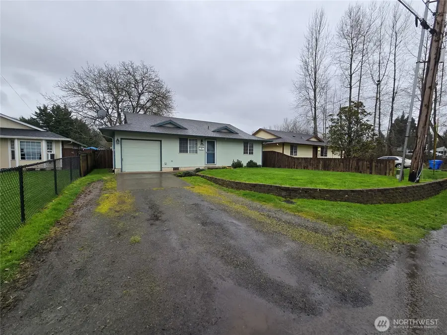 1106 S 11th Avenue, Kelso, WA 98626 - #2