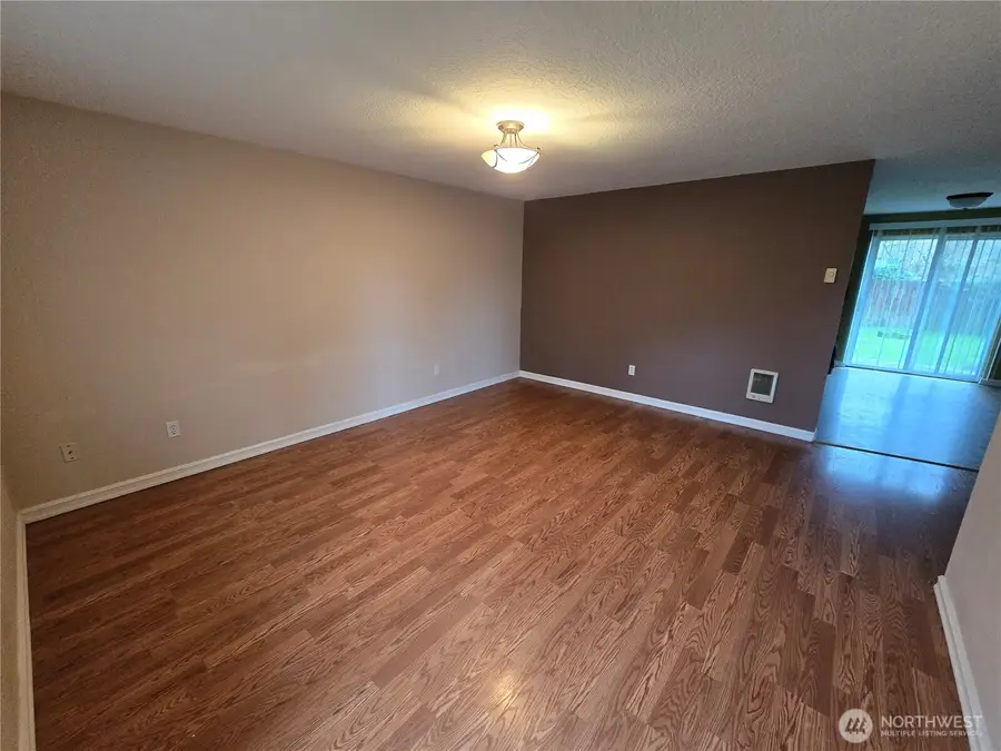 1106 S 11th Avenue, Kelso, WA 98626 - #3