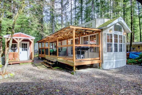 25 Drial Loop, Deming, WA 98244
