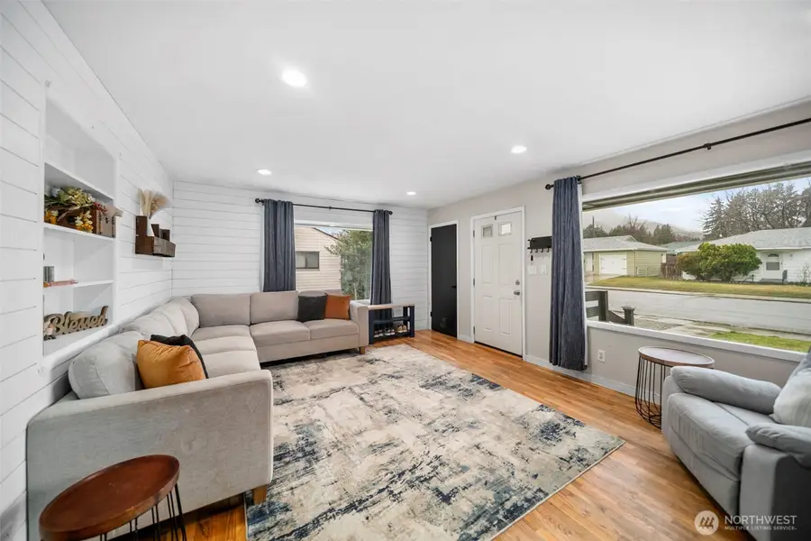 409 N Mills Avenue, Wenatchee, WA 98801 - #3