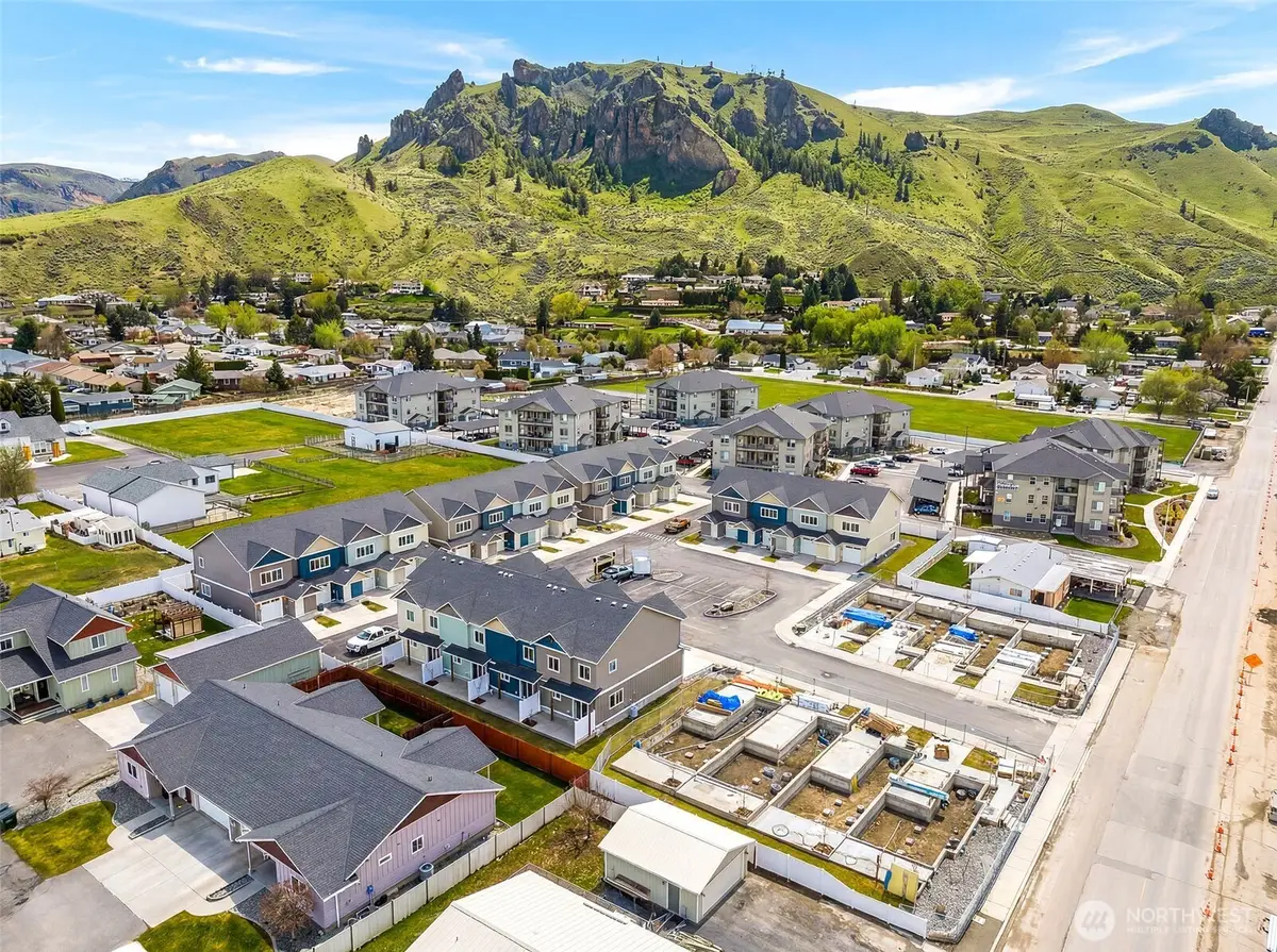 1075 Red Apple Road #D13, Wenatchee, WA 98801 - #1