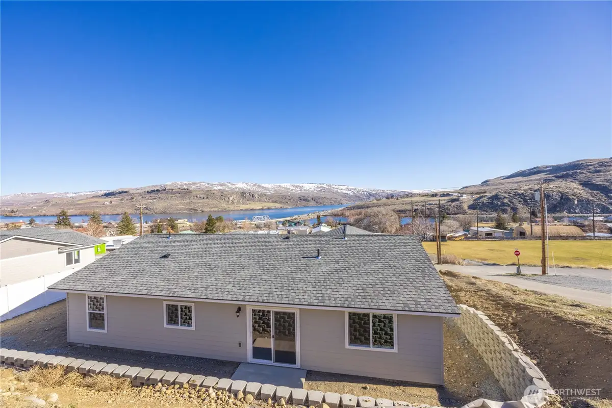 358 Ives Street, Pateros, WA 98846 - #1