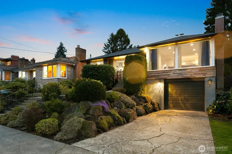 2830 32nd Avenue W, Seattle, WA 98199 - #2