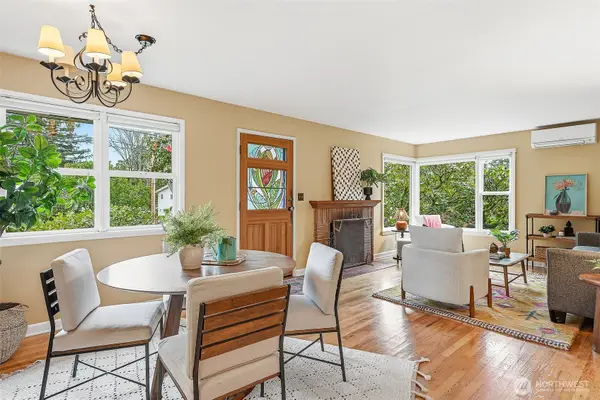 11249 Fremont Avenue N, Seattle, WA 98133