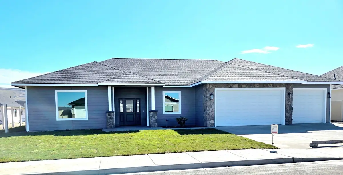 4606 W Larch Avenue, Yakima, WA 98903 - #1