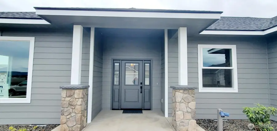 4606 W Larch Avenue, Yakima, WA 98903 - #2