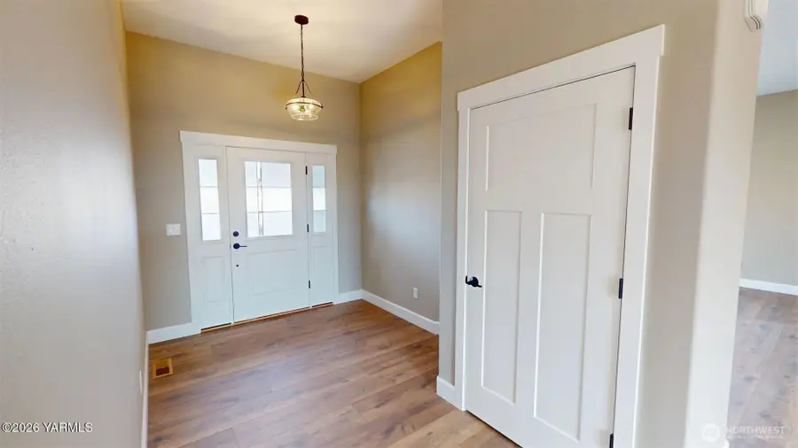 4606 W Larch Avenue, Yakima, WA 98903 - #3